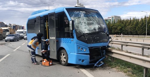 Minibüsün panelvana çarptığı kazada 2 kişi yaralandı