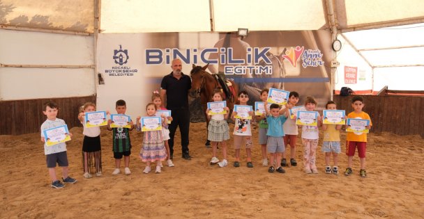 Minik biniciler at sevgisiyle büyüyor