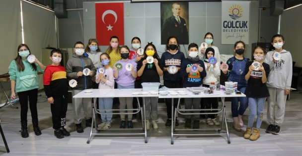 MİNİK ELLERİ İLE ÇİNİLERE RENK VERDİLER