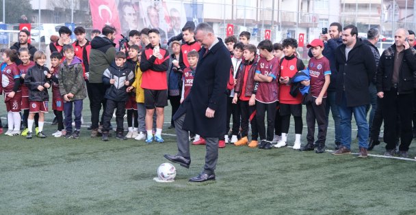 Minik futbolcular Büyükakın'a hünerlerini sergiledi