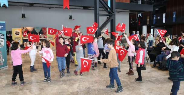 Minik Yüreklerin Vatan Sevgisi