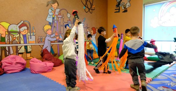 Minikler, Dünya Mucit Çocuklar Günü'nde bilimle buluştu;  Lokomotif Çocuk Köyü'nün minikleri bilimin izinde