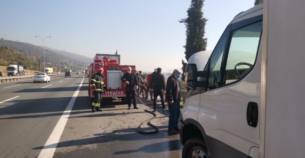 Mobilya yüklü kamyonette çıkan yangın söndürüldü