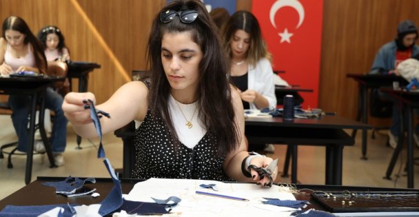 Moda Akademisi'nde hayal gücü kumaşla buluşuyor