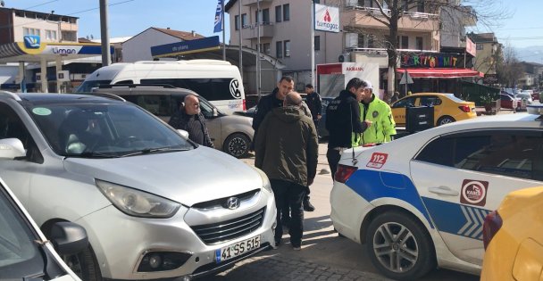 Motosiklet otomobil ile çarpıştı, o anlar kamerada