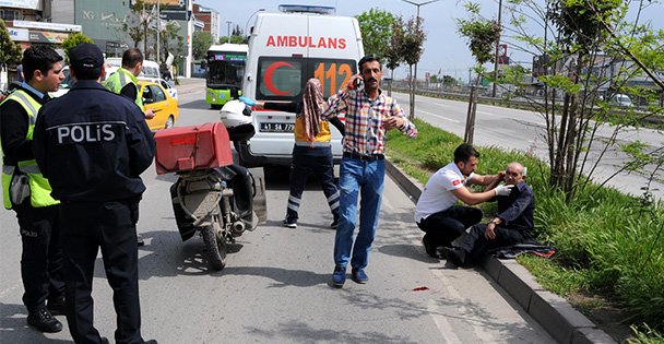 Motosiklet yayaya çarptı!