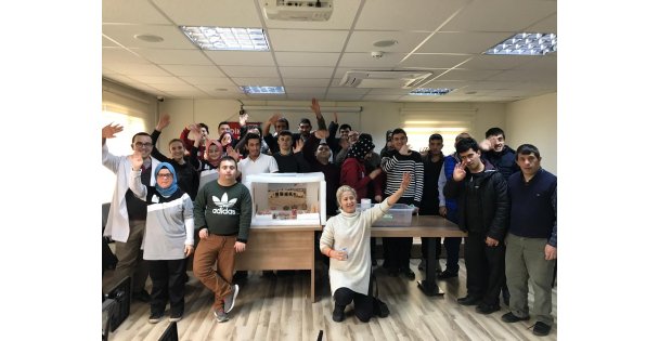 Müzeciler sınıfta arkeolojik kazı yaptı