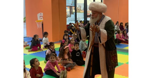 Nasreddin Hoca Çocukları Eğlendirdi