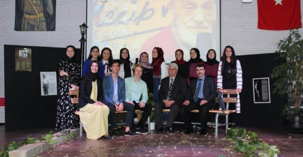 Necip Fazıl Hisar Şiirleriyle Anıldı.