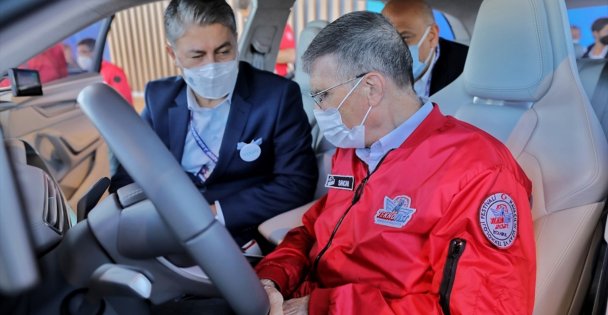 Nobel ödüllü Türk bilim insanı Sancar, TOGG'un direksiyonuna geçti
