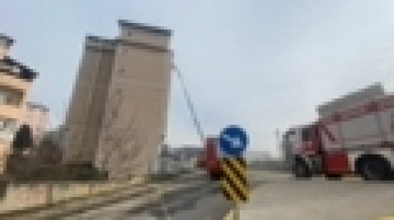 Öğrenci yurdunun çatısı yandı