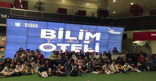 Öğrenciler Bilim Merkezinde