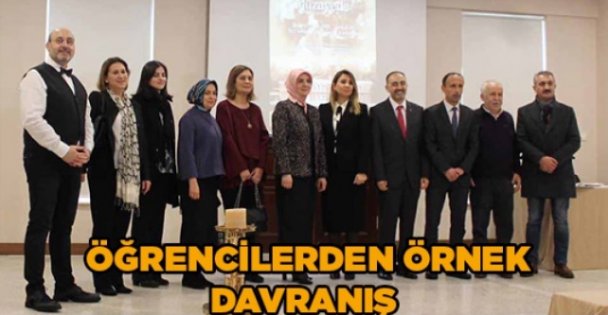 Öğrencilerinden örnek davranış