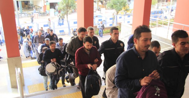 Öğretmenler Adliye'de!