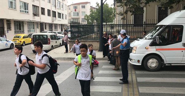 Okulların ilk gününde Büyükşehir Zabıta görev başında