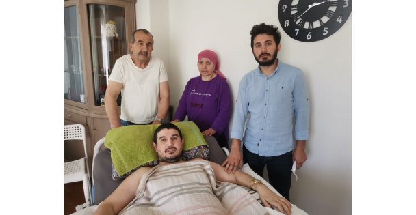 Omurilik Felci Olan genç 