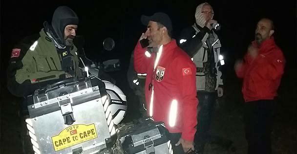 Ormanda kaybolan motorcuları AKUT kurtardı