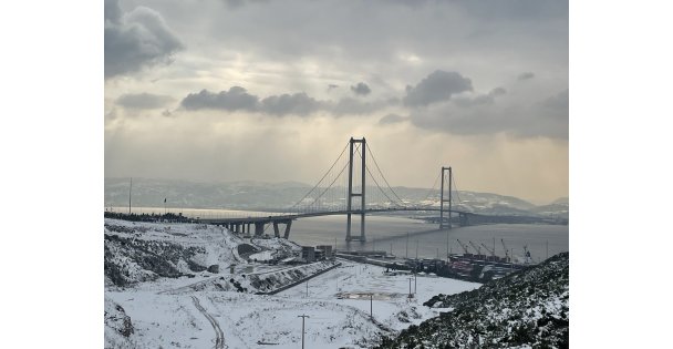 Osmangazi Köprüsü, Kar yağışıyla güzel görüntüye büründü