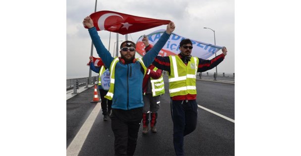 Osmangazi Köprüsü'nü yürüyerek geçtiler