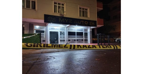 Oto galeriye silahlı saldırı: Kurşunlayıp otomobille kaçtılar
