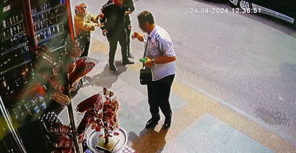 Otobüs Şoförünün, Cadde Ortasında Husumetlisinin Saldırısına Uğradığı Anlar Kamerada