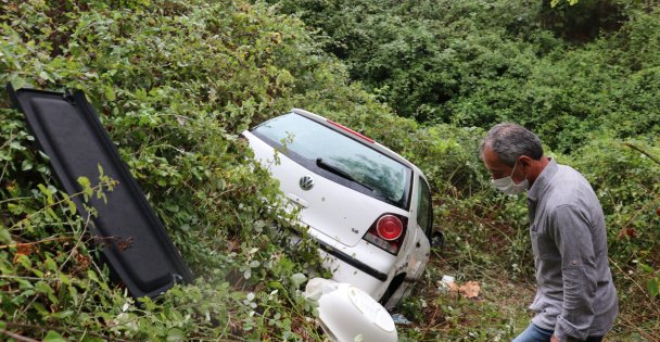 Otomobil dere yatağına devrildi; 3 yaralı