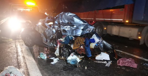 Otomobil İle Kamyonun Çarpıştığı Kazada 5 Kişi Yaralandı