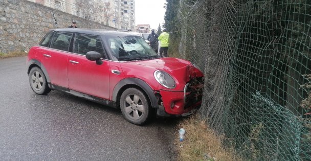 Otomobil ile motosiklet kafa kafaya çarpıştı: 1 ağır yaralı