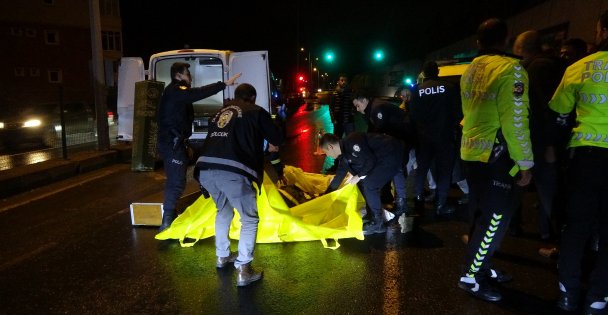 Otomobilin çarpıp tırın 100 metre sürüklediği kız çocuğu öldü: Anne ve baba sinir krizi geçirdi