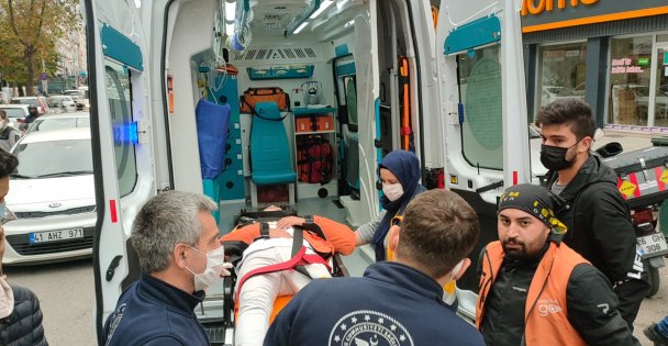 Otomobille Çarpışan Motosiklet Sürücüsü Yaralandı