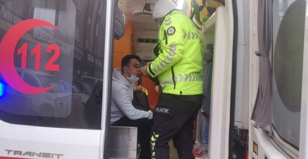 Otomobille çarpışan motosikletin sürücüsü yaralandı