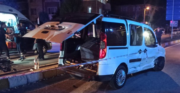 Otomobille hafif ticari araç çarpıştı: 4'ü çocuk 10 yaralı