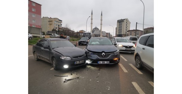 Otomobillerin Çarpıştığı Kazada Bir Sürücü Yaralandı
