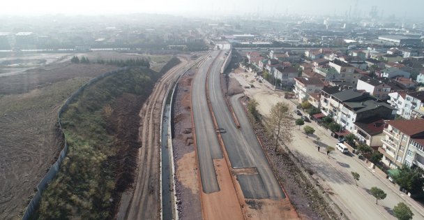Otoyol Geçiş Köprüsünde Asfalt Serimine Başlandı