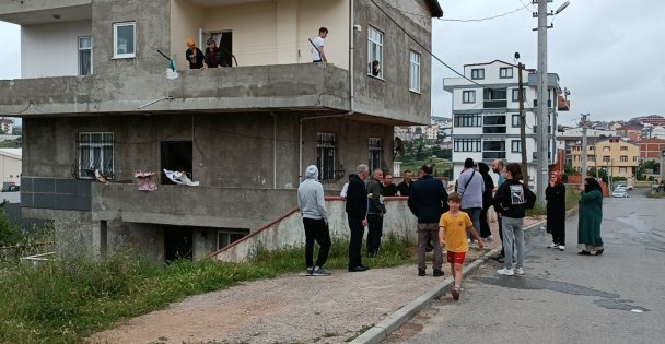 (VİDEOLU) Oy Kullanmak İçin Evde Tek Bırakılan Çocuk Yangın Çıkardı