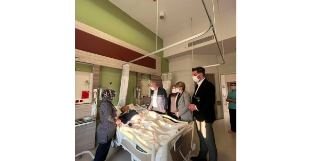 Özdemir'den Gebze'de hastalara moral ziyareti