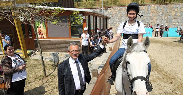 Özel Çocukların Atlı Binicilik Keyfi