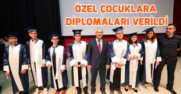 Özel çocukların diploma sevinci