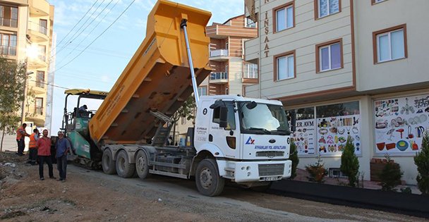 Özgürlük'de asfalt çalışması