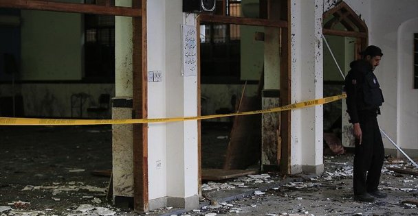 Pakistan'da camiye bombalı saldırı: 16 ölü
