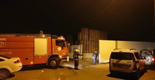 Palet Fabrikasında Çıkan Yangın Söndürüldü