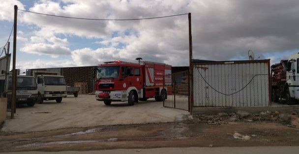Palet fabrikasında yabancı uyruklu işçilerin kaldığı konteyner yandı