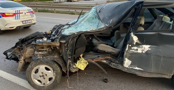 Paramparça Olan Otomobilden Yaralı Kurtuldu