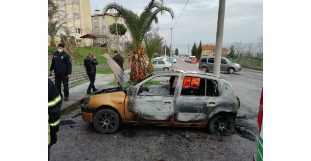 Park halinde yanan otomobilde erkek cesedi bulundu