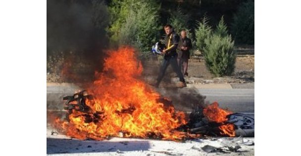 Park halindeki motor alev alev yandı