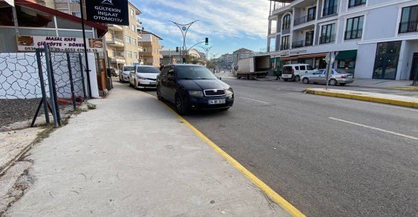 Park Halindeki Otomobilde Silahla Vurulmuş Halde Bulundu