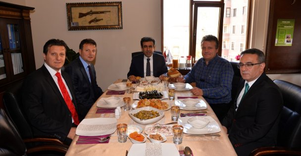 Peynirci Baba'ya Vali'den ziyaret!