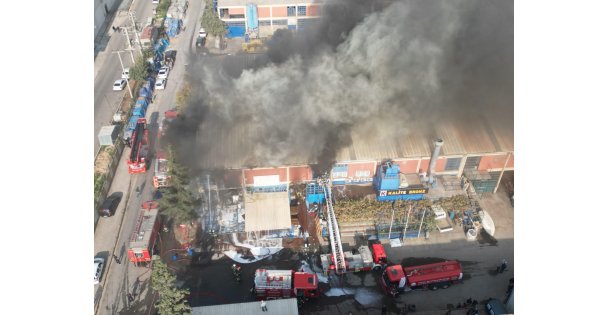 Plastik fabrikasında kimyasal tank patladı