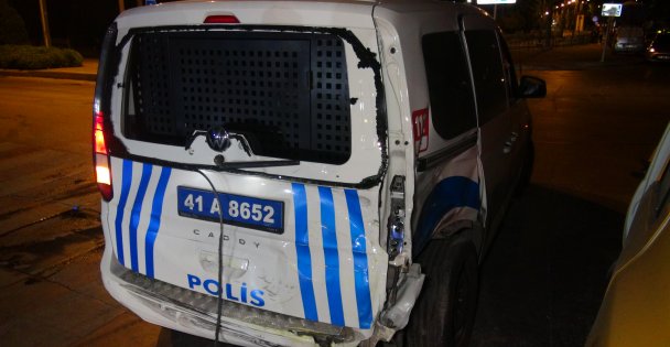 Polis Aracının Karıştığı Kazada 2 Polis Memuru Yaralandı