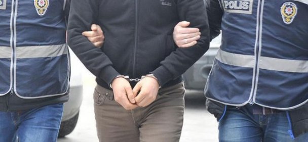Polis görünce kaçan şahıs suç makinesi çıktı